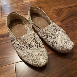 Cream Lace crochet TOMS